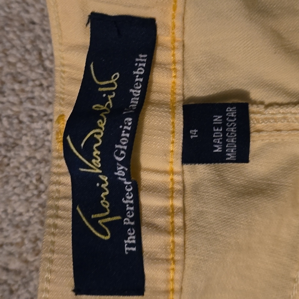 Shorts - Picture 3 of 4